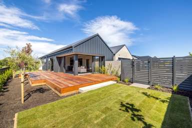 38 Bridgehampton Drive_1