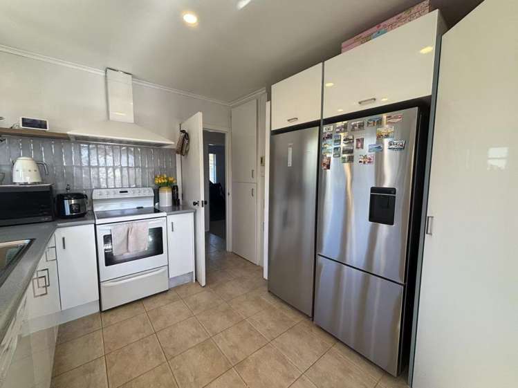 120 Vodanovich Road Te Atatu South_10