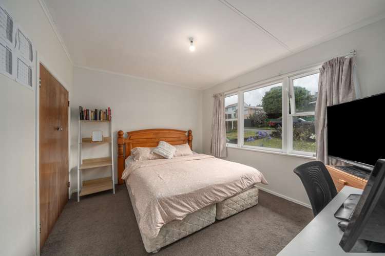 65 Waihora Crescent Waitangirua_6