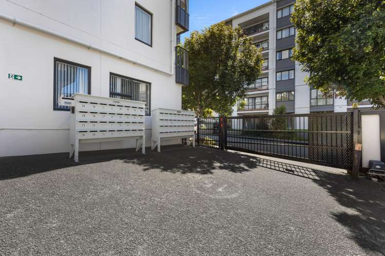 2D/1 Wadier Place Henderson_11