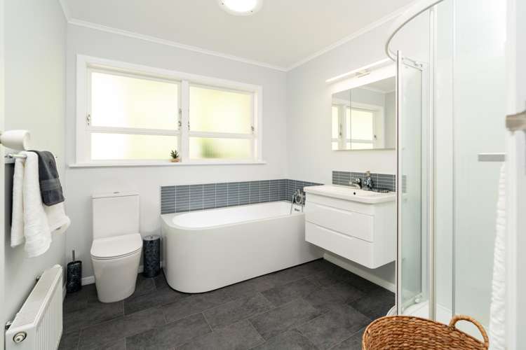 8 Lethenty Way Karori_12