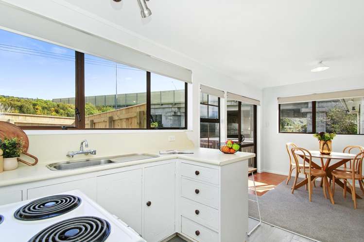 55A Collins Avenue Tawa_6