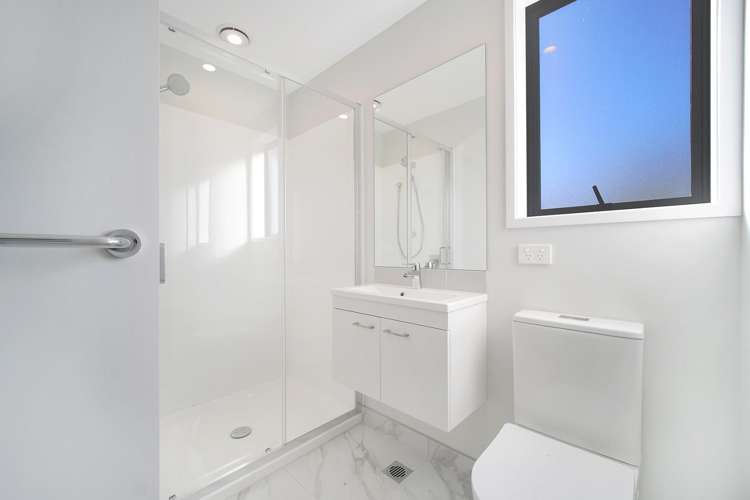 8/31 Ayton Drive 3320_9
