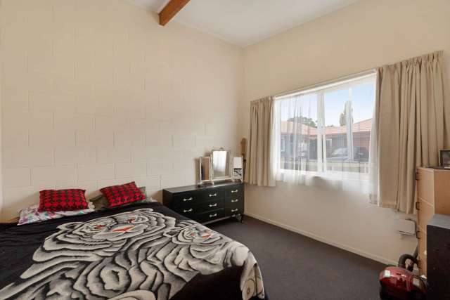 2/209 McLeod Street Camberley_3