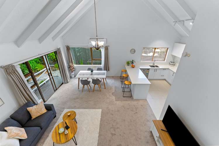 2/1 Trelawny Place Hillcrest_12