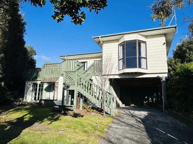 PARAPARAUMU BEACH - FOUR BEDROOMS
