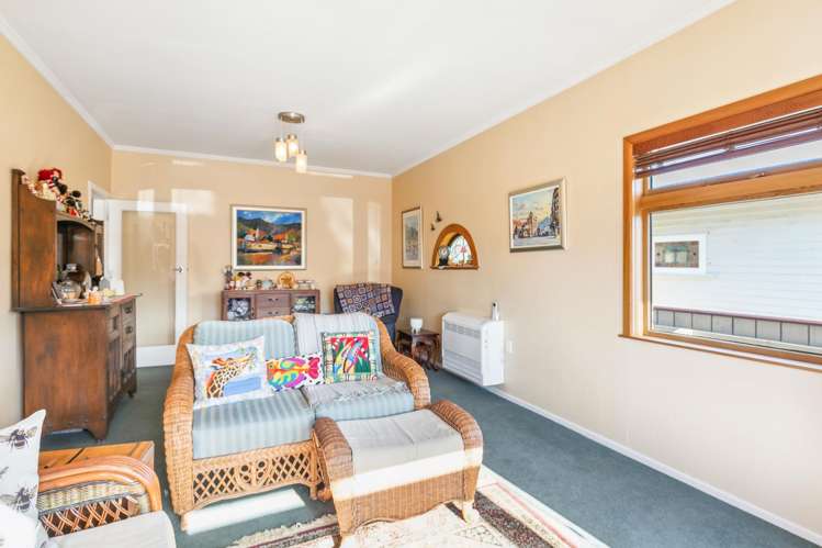 93 Apu Crescent Lyall Bay_2