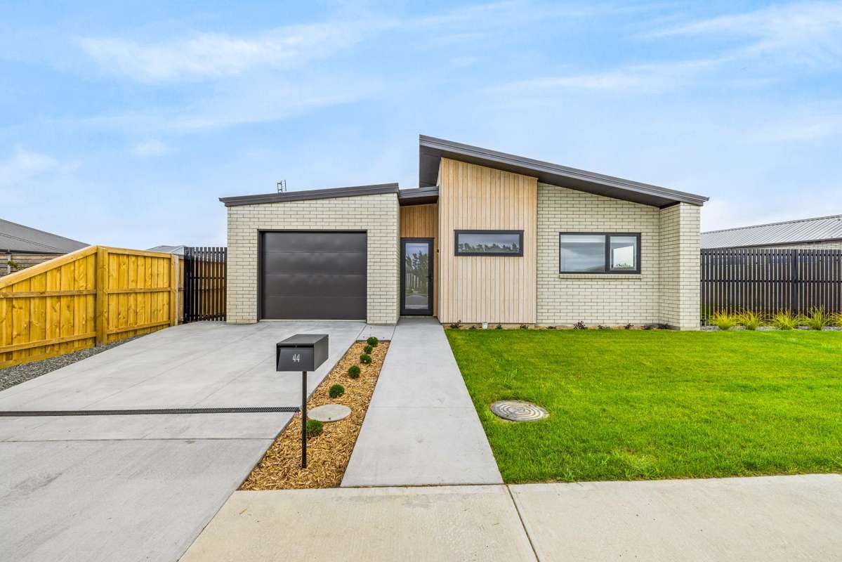 11-17 Greig Crescent - Lifestyle Villas_0