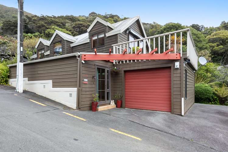 239a Whites Line East Waiwhetu_17