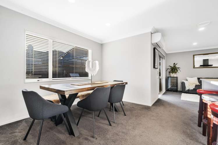 8 Belfry Place Wattle Downs_6