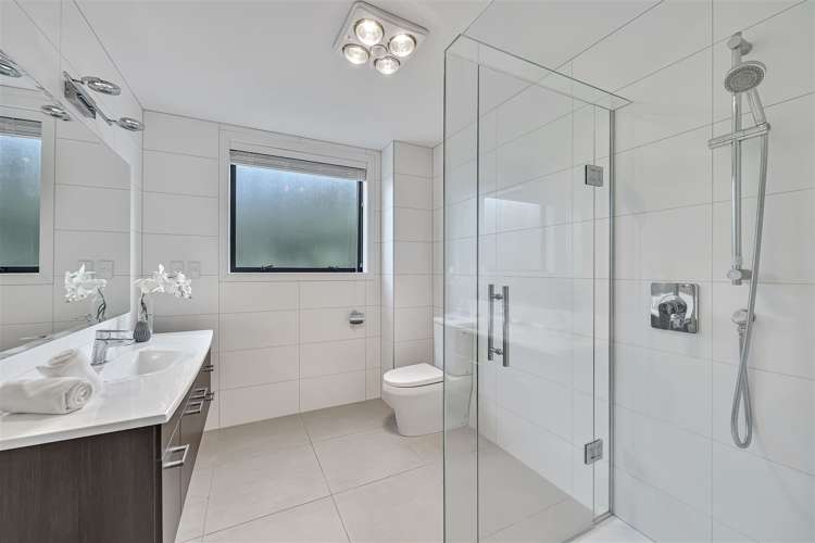 33 Remuremu Street Long Bay_32