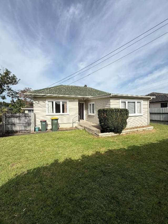 Charming 2 Bedroom Home in Central Papakura