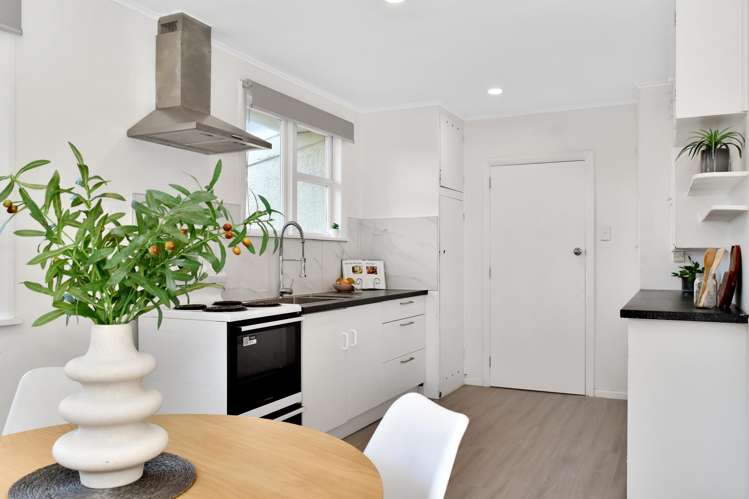 33A Baycroft Avenue_4