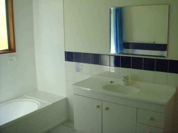 12 Matakauri Place Fernhill/Sunshine Bay_4