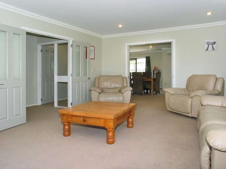 32 Te Puia Drive Aotea_22