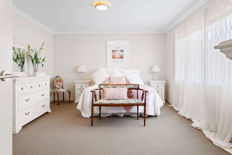 8 Kensington Drive Orewa_24