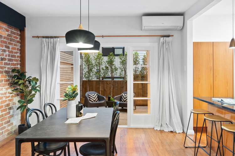 1092 Great North Road_1