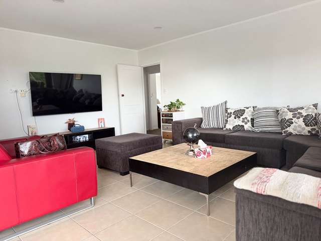 Flatmate Wanted Two Rooms Available Now!