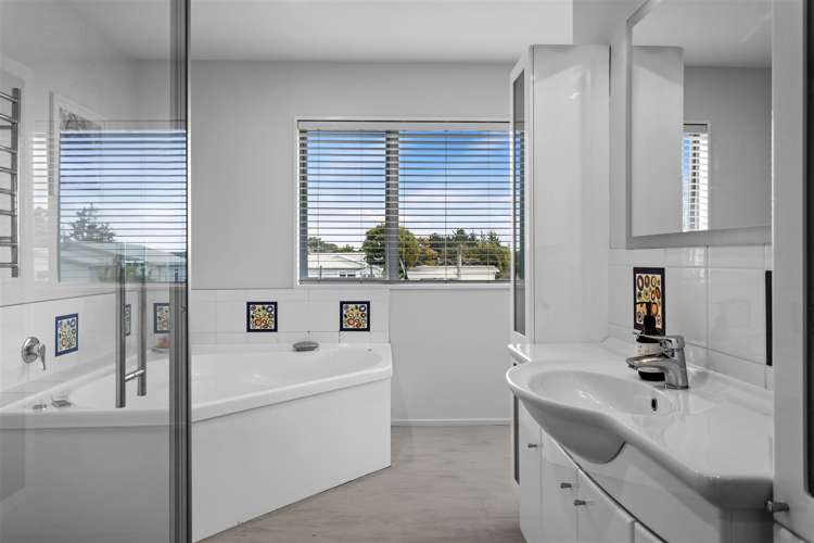 7 Monks Parade The Pines Beach_12