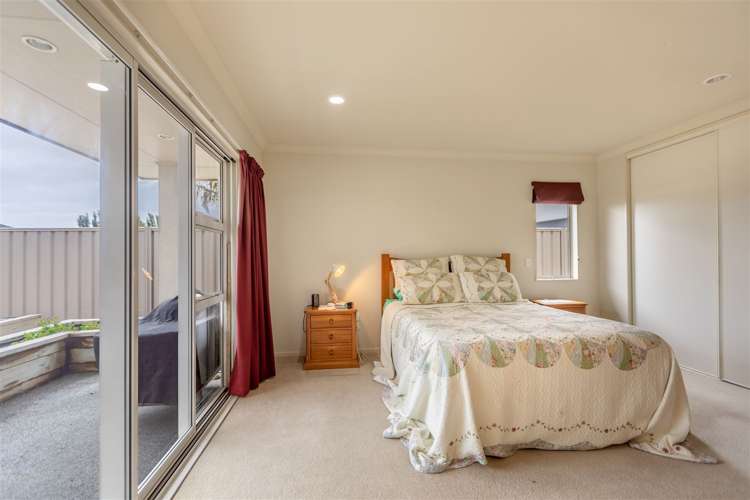 2 Arthur Close Clive_9