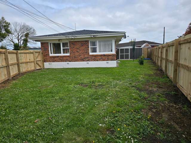 Sunny town house at the golden central Papatoetoe