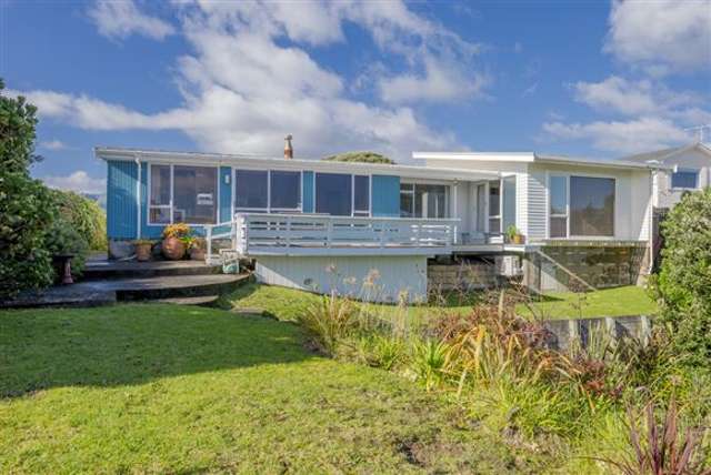 39 Field Way Waikanae Beach_1