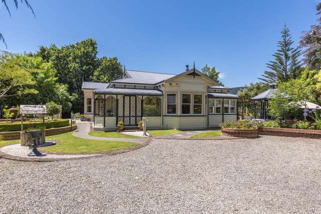 Picture Perfect in The Heart of Raumati Beach