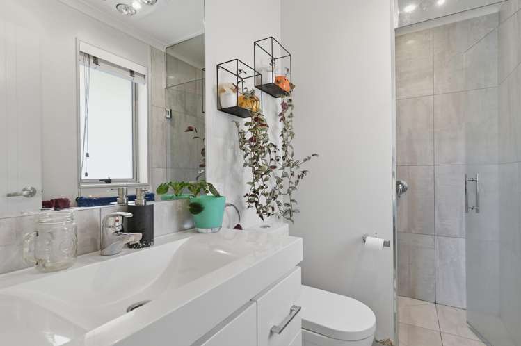 208 Ballintoy Park Drive Welcome Bay_11