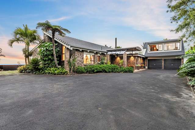 Stunning coastal living at Muriwai