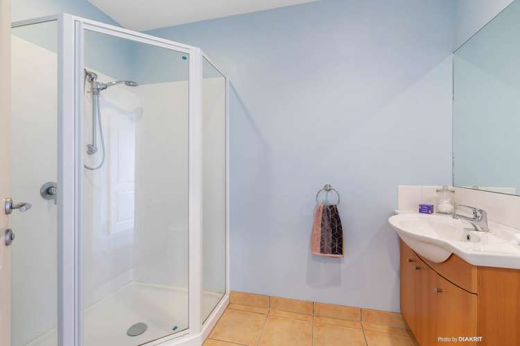 2/265 Adelaide Road Newtown_12