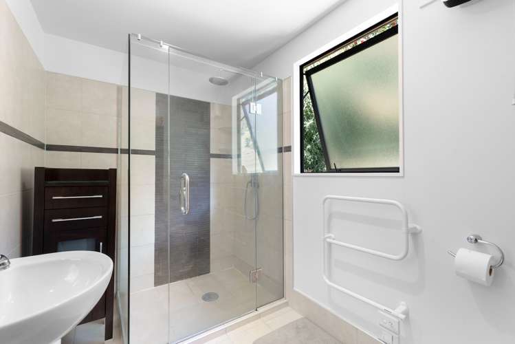 19b Arawata Terrace Fernhill/Sunshine Bay_9