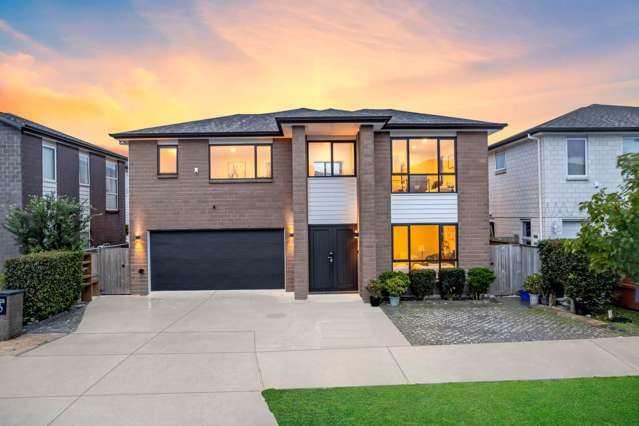 A grandly designed, luxury Living