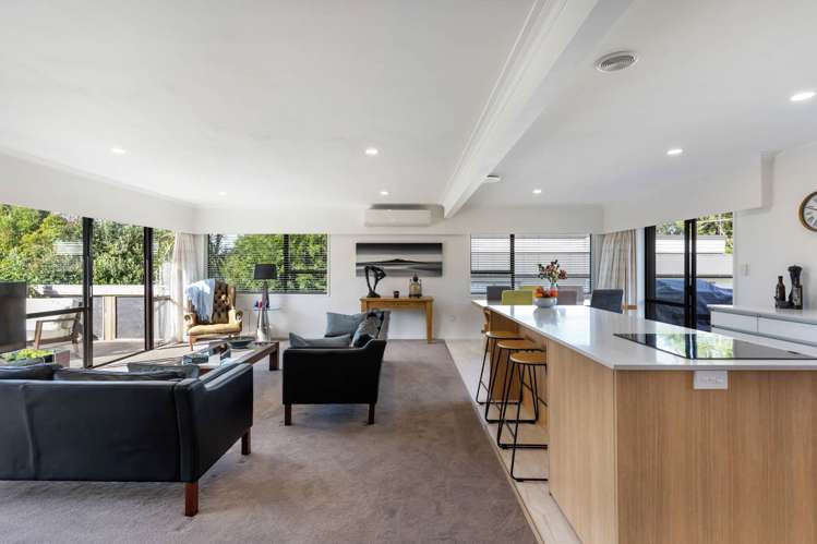 2/87 Beach Road Mellons Bay_7