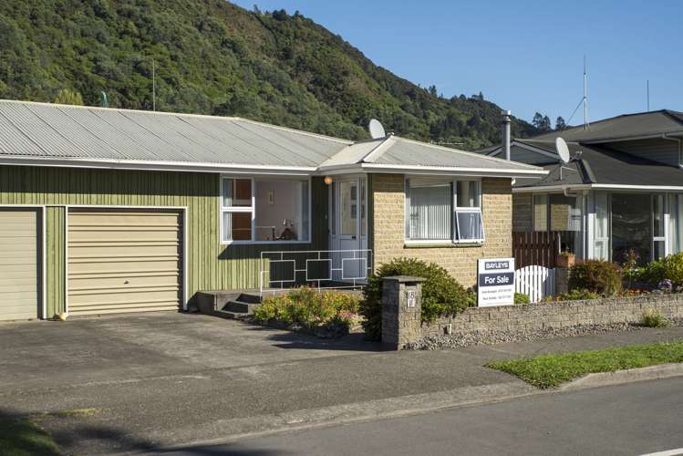 18b Nelson Square Picton_15