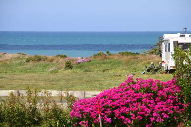 10A and 10 Nukumaru Parade Waiinu Beach_1