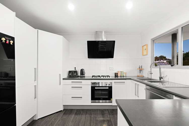 22 Gilbass Avenue Hamilton Lake_13