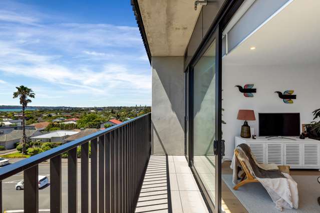 303/2 Miller Street Point Chevalier_2