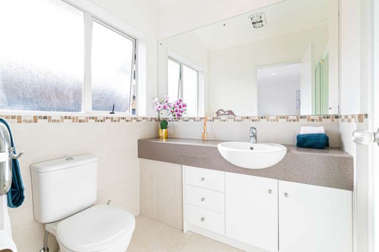 15 Stranraer Crescent Wattle Downs_12