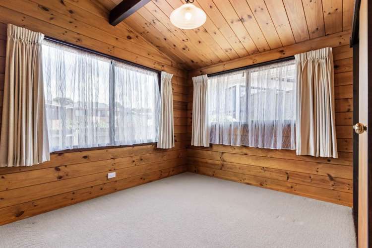 8 Bradbury Road Botany Downs_19