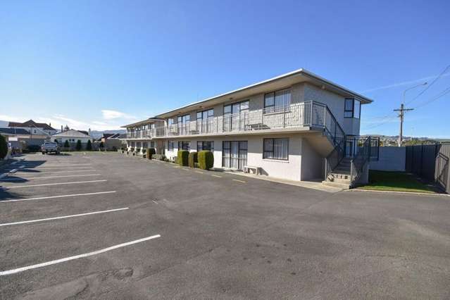 St Kilda Beach 17 Unit Motel and 3-Bed 2-Bath Home