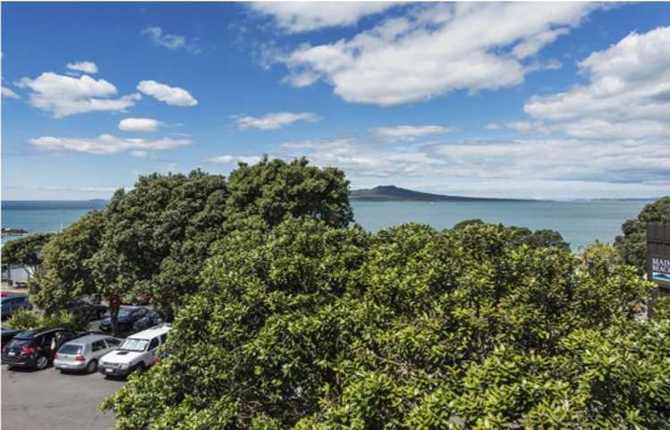 Front/87 Hurstmere Road Takapuna_13