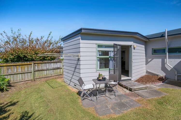 18 &18A Red Beach Road Red Beach_14