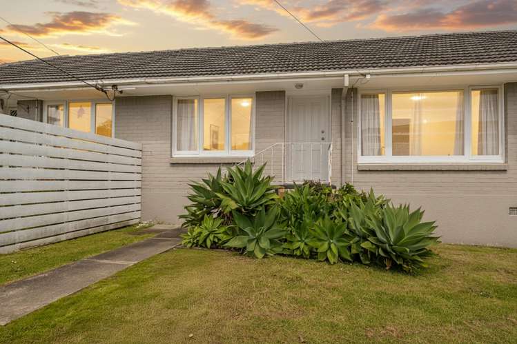 2/56a Taharoto Road Takapuna_11