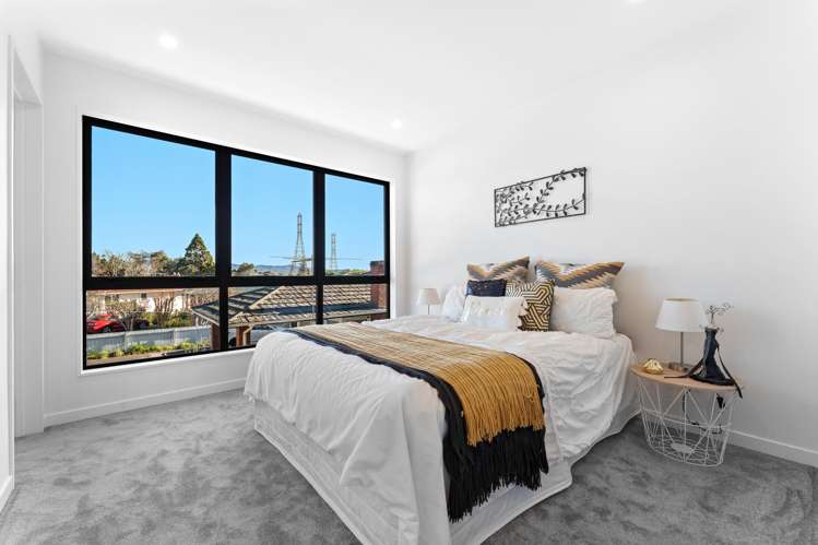 8C Rowan Terrace Te Atatu South_13