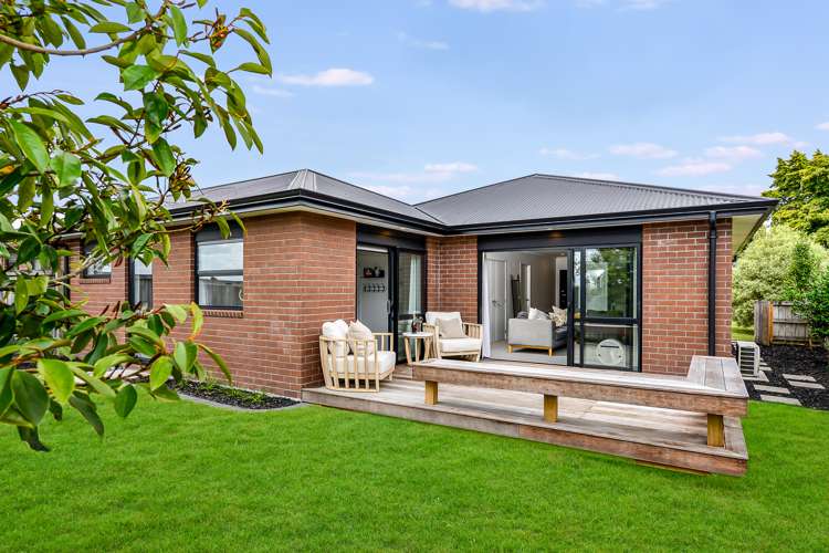 14/11 Errol Close Burbush_11