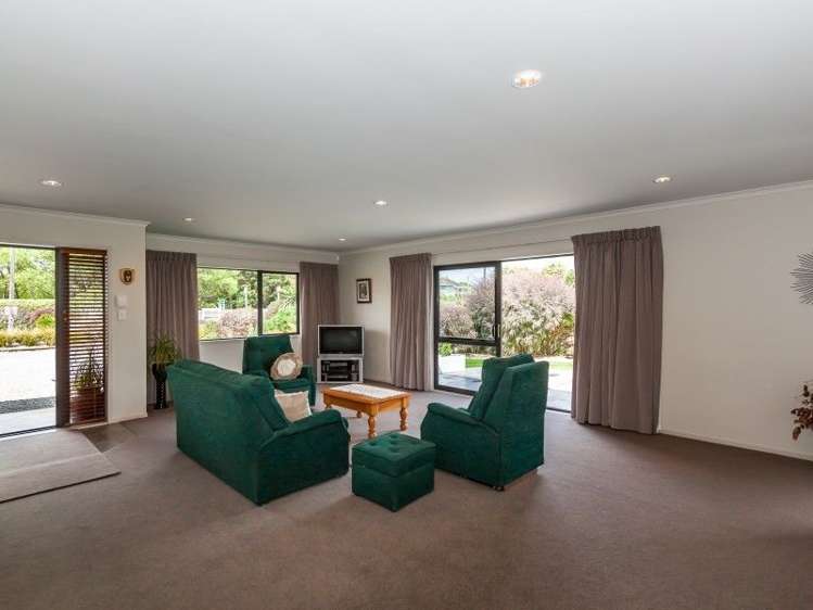 17 Cemetery Road Sanson_12