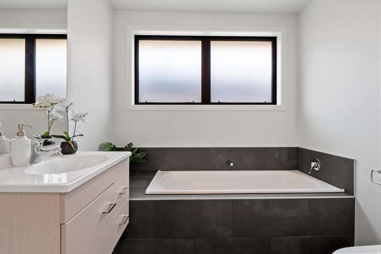 106A Risinghurst Terrace Lower Shotover_11