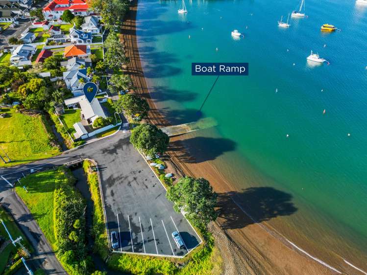 49 The Strand Russell_18