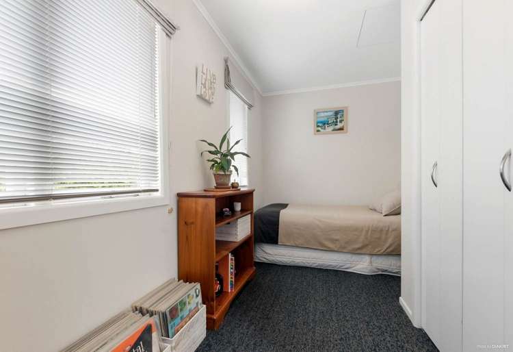6 Woodford Avenue Henderson_8