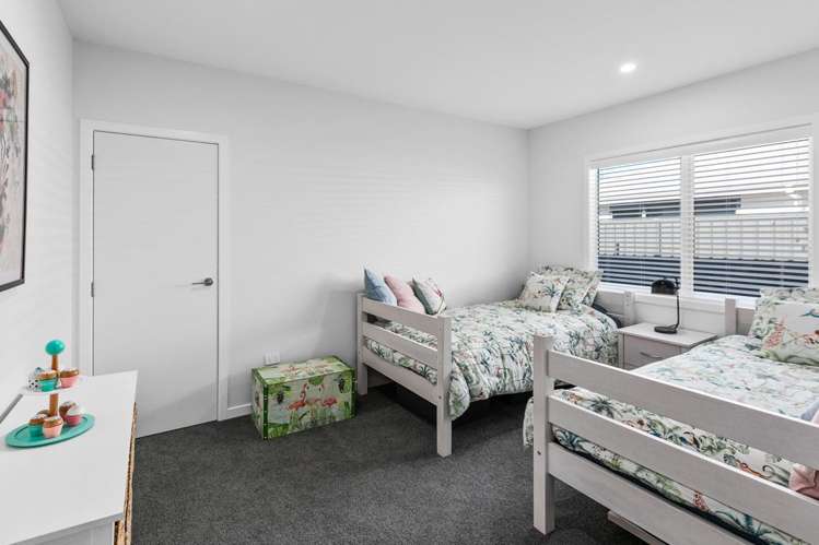 7 Willow Brook Place Clive_12